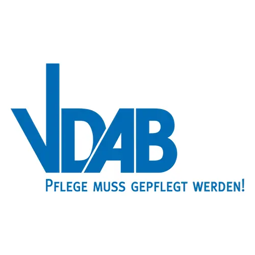 Blaues VDAB-Logo mit dem Slogan Pflege muss gepflegt werden auf weißem Hintergrund